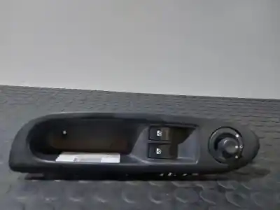 Pezzo di ricambio per auto di seconda mano Interruttore Alzacristalli Anteriore Sinistro per RENAULT CLIO II FASE II (B/CB0) Riferimenti OEM IAM 8200084003  