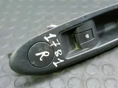 Pezzo di ricambio per auto di seconda mano Interruttore Alzacristalli Anteriore Destro per RENAULT CLIO II FASE II (B/CB0) Riferimenti OEM IAM   