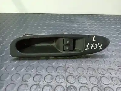 Pezzo di ricambio per auto di seconda mano interruttore alzacristalli anteriore sinistro per renault clio ii fase ii (b/cb0) riferimenti oem iam 8200628298  