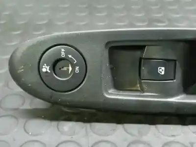 Pezzo di ricambio per auto di seconda mano Interruttore Alzacristalli Anteriore Destro per RENAULT CLIO II FASE II (B/CB0) Riferimenti OEM IAM 8200084005  