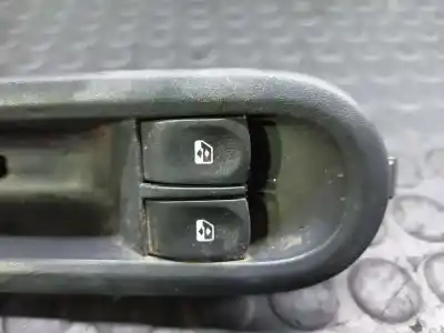 Pezzo di ricambio per auto di seconda mano INTERRUTTORE ALZACRISTALLI ANTERIORE SINISTRO per RENAULT CLIO III  Riferimenti OEM IAM 8200356513  