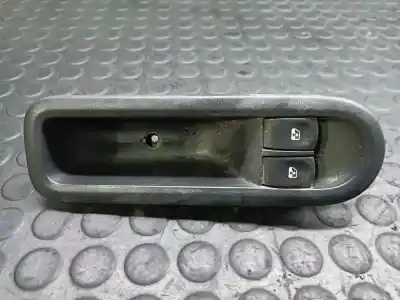 Peça sobressalente para automóvel em segunda mão BOTÃO / INTERRUPTOR ELEVADOR VIDRO DIANTEIRO ESQUERDO por RENAULT CLIO III  Referências OEM IAM 8200356513  