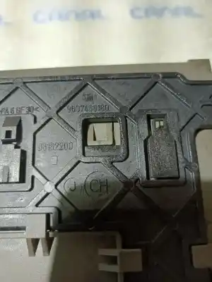 Peça sobressalente para automóvel em segunda mão caixa de fusíveis e relés por citroen c5 berlina 2.2 hdi vivace referências oem iam 9637466180