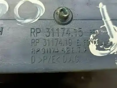 Pezzo di ricambio per auto di seconda mano interruttore alzacristalli anteriore destro per renault clio ii fase i (b/cbo) 1.6 rt b/cboa/f riferimenti oem iam 3117415