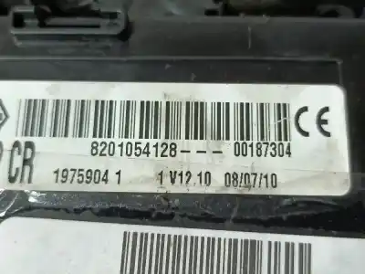 Peça sobressalente para automóvel em segunda mão caixa de fusíveis e relés por renault clio iii clio iii referências oem iam 8201054128