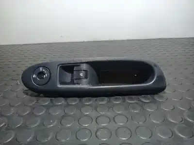 Автозапчастина б/у передній правий віконний вимикач для renault clio ii fase ii b cb0 authentique посилання на oem iam 8200084005  