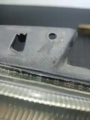 Peça sobressalente para automóvel em segunda mão farol / farolim direito por renault clio ii caixa (sb0/1/2_) 1.9 d (sb0j) referências oem iam 9206