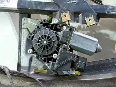İkinci el araba yedek parçası ön sag pencere regülatörü için audi a4 avant (b5) 1.9 tdi quattro oem iam referansları 8d083775   İkinci el araba yedek parçası ön sag pencere regülatörü için audi a4 avant (b5) 1.9 tdi quattro oem iam referansları 8d083775