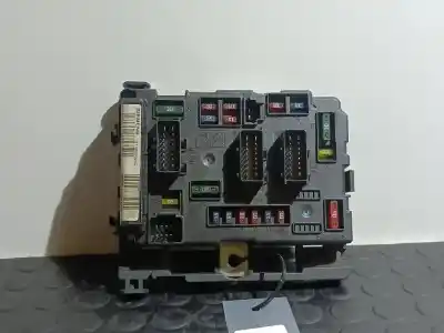 Peça sobressalente para automóvel em segunda mão caixa de fusíveis e relés por citroen c5 berlina 2.2 hdi vivace referências oem iam 9643100980