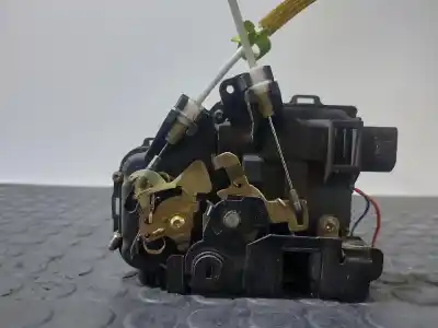 Second-hand car spare part rear left door lock for audi a6 avant (4b5) 2.5 tdi quattro oem iam references 20030a