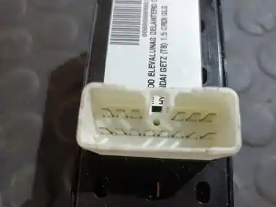 Peça sobressalente para automóvel em segunda mão botão / interruptor elevador vidro dianteiro direito por hyundai getz (tb) 1.5 crdi gls referências oem iam 