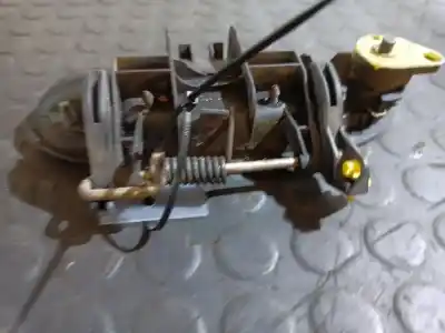 Peça sobressalente para automóvel em segunda mão puxador exterior dianteiro esquerdo por renault laguna (b56) 1.8 16v rt referências oem iam 7700821373