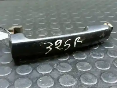 Second-hand car spare part exterior right front door handle for suzuki swift berlina mz gl 5ptas. oem iam references   