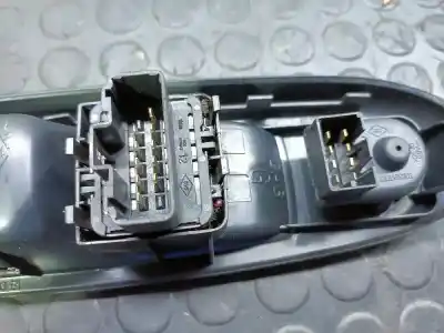 Автозапчасти б/у выключатель левого переднего окна за renault clio ii fase ii b cb0 authentique ссылки oem iam 8200084003  