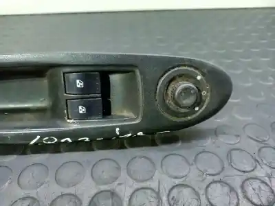 Автозапчасти б/у выключатель левого переднего окна за renault clio ii fase ii b cb0 authentique ссылки oem iam 8200084003  