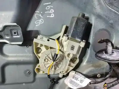 Pièce détachée automobile d'occasion LÉVE GLACE AVANT GAUCHE pour FORD FOCUS  Références OEM IAM 995208101  984562108