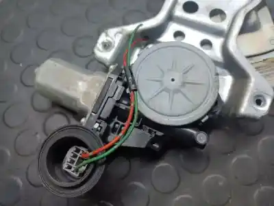 Second-hand car spare part passenger side right window regulator for suzuki swift berlina mz gl 5ptas. oem iam references   