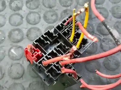 Second-hand car spare part fuse box unit for renault clio ii fase ii 1.2 oem iam references 7703297565