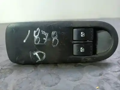 Peça sobressalente para automóvel em segunda mão BOTÃO / INTERRUPTOR ELEVADOR VIDRO DIANTEIRO ESQUERDO por RENAULT MEGANE II CLASSIC  Referências OEM IAM 156018090  025330