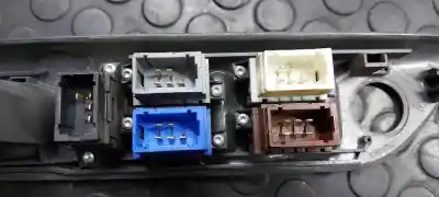 İkinci el araba yedek parçası SOL ÖN PENCERE ANAHTARI için RENAULT LAGUNA (B56)  OEM IAM referansları 7700417090  