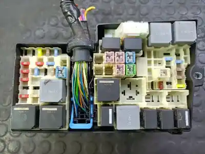 Peça sobressalente para automóvel em segunda mão CAIXA DE FUSÍVEIS E RELÉS por FORD CMAX  Referências OEM IAM AV6T14A067AC  