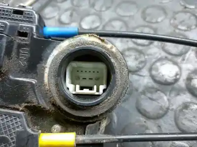 Second-hand car spare part rear right door lock for toyota auris básico oem iam references   