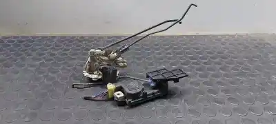 Second-hand car spare part left front door lock for hyundai coupe (j2) 4g61 oem iam references 9573827000  