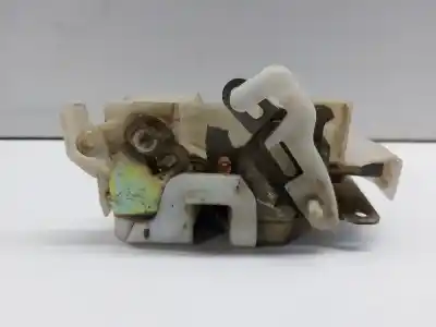 Second-hand car spare part left front door lock for mitsubishi l 200 k6 7 2500 td glx 4-ptas. oem iam references   