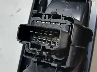 Автозапчастина б/у передні вікний вмикач для renault clio ii fase ii b cb0 authentique посилання на oem iam 8200084008  