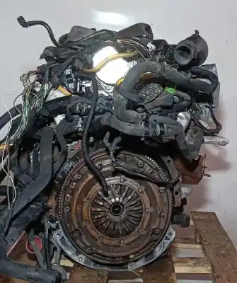 Recambio de automóvil de segunda mano de MOTOR COMPLETO para OPEL VIVARO  referencias OEM IAM M9R692  