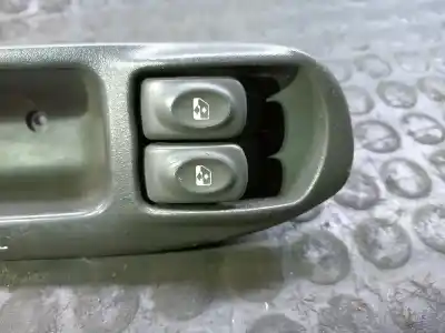 Автозапчасти б/у выключатель левого переднего окна за renault scenic (ja..) 1.9 dci authentique 102 cv / 75 kw ссылки oem iam 7700431172  