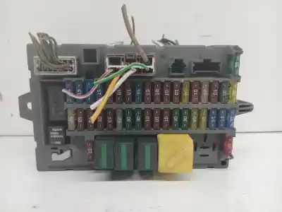 Second-hand car spare part fuse box unit for land rover discovery td5 e oem iam references yqe000251