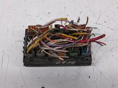 Recambio de automóvil de segunda mano de CAJA RELES FUSIBLES para CITROEN BERLINGO 1.8i Multispace 90 CV / 66 KW referencias OEM IAM 9568205480  
