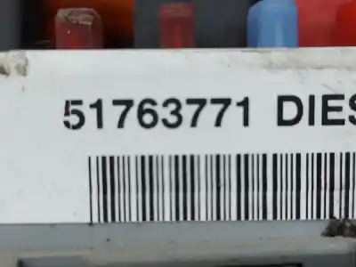 İkinci el araba yedek parçası röle/sigorta kutusu için fiat i doblò (119) 1.9 8v multijet active com. (77kw) 105 cv / 77 kw oem iam referansları 51763771  
