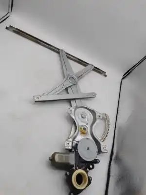 Peça sobressalente para automóvel em segunda mão elevador de vidros dianteiro direito por toyota verso (aur2/zgr2) 1.6 82kw referências oem iam 