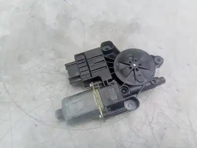 Recambio de automóvil de segunda mano de MOTOR ELEVALUNAS DELANTERO DERECHO para VOLKSWAGEN POLO VI (AW1) 999 cc 95 CV referencias OEM IAM   