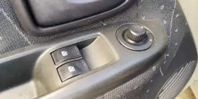 Pièce détachée automobile d'occasion commande de lève vitre avant gauche pour renault clio ii fase ii (b/cb0) expression références oem iam 