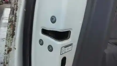 Автозапчастина б/у замок дверей заднього лівого для toyota hilux (kun) double cab sol 4x4 посилання на oem iam 690600k040