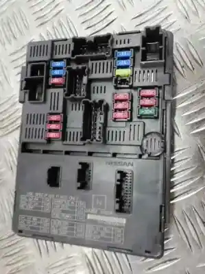 Pièce détachée automobile d'occasion boîtes à fusibles pour nissan note acenta références oem iam 284b7 1hz2a  