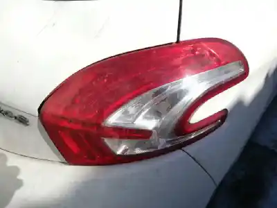 Recambio de automóvil de segunda mano de piloto trasero derecho para peugeot 208 access referencias oem iam 9672628380  