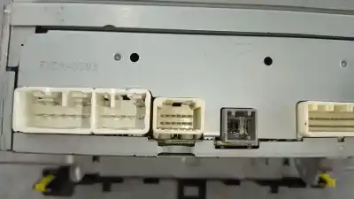 Peça sobressalente para automóvel em segunda mão sistema de áudio / rádio cd por toyota yaris active referências oem iam 861200d640