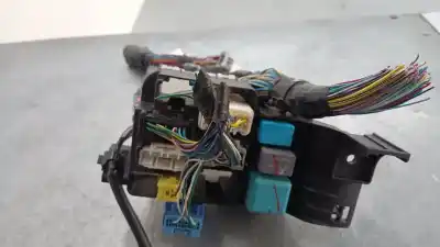 Peça sobressalente para automóvel em segunda mão caixa de fusíveis e relés por toyota yaris active referências oem iam 