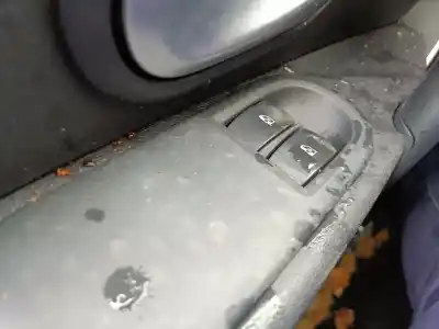 Second-hand car spare part left front power window switch for renault clio iii luxe privilege oem iam references   