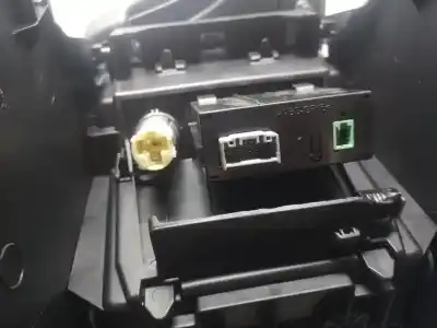 Автозапчастина б/у центральна консоль для mazda 3 lim. () style посилання на oem iam bjs764961  