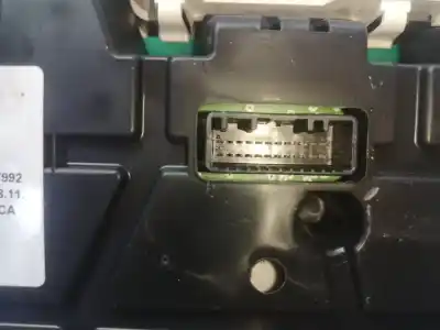 Peça sobressalente para automóvel em segunda mão quadrante por renault captur life referências oem iam 248102056r  