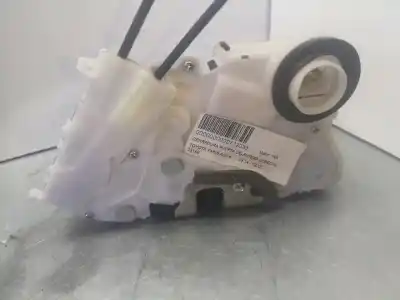 Peça sobressalente para automóvel em segunda mão fechadura da porta dianteira direita por toyota yaris active referências oem iam 