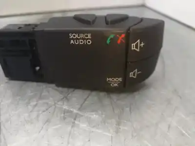 Peça sobressalente para automóvel em segunda mão comandos do volante por renault captur life referências oem iam 255522448r