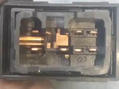 Pezzo di ricambio per auto di seconda mano comando alzacristalli posteriori destro per hyundai ix20 (jc) 1.4 crdi riferimenti oem iam 935751h000