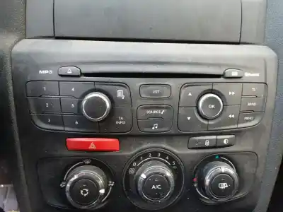 Second-hand car spare part audio system / radio cd for citroen c4 lim. exclusive oem iam references 9801189780