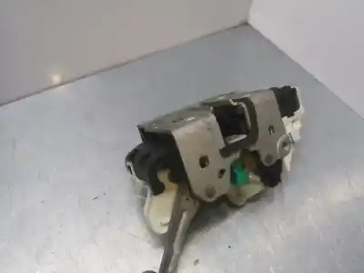 Second-hand car spare part left front door lock for dodge nitro se oem iam references 04589467  